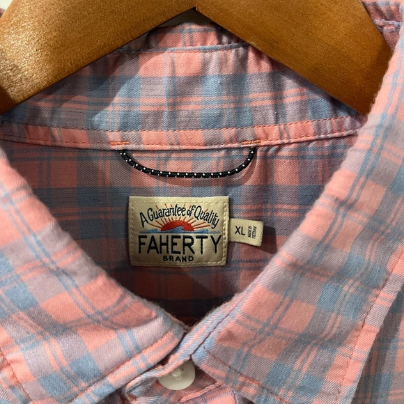 Faherty Men’s The Movement Button-down Shirt - Picture 6 of 7